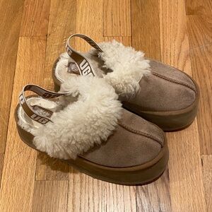 Ugg Cozy Shearling Clog Mules with Branded Sling Size 7